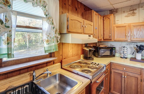 Stanley Cabin | 7 Mi to Main Street: Cabin w/Deck in Stanley!