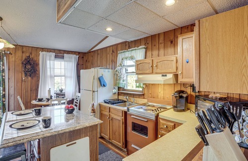 Stanley Cabin | 7 Mi to Main Street: Cabin w/Deck in Stanley!