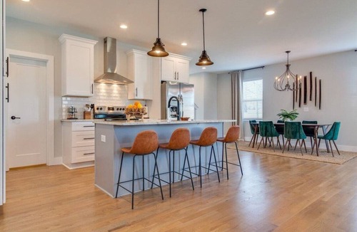 Hope Gardens House | 8 bedrooms! Great location! Brand new! Sleeps 24!