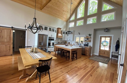 Lexington House | 8 miles from VMI,W&L, downtown, VIEWS of House Mountain. Gorgeous! Built in 2021