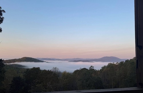 Lexington House | 8 miles from VMI,W&L, downtown, VIEWS of House Mountain. Gorgeous! Built in 2021