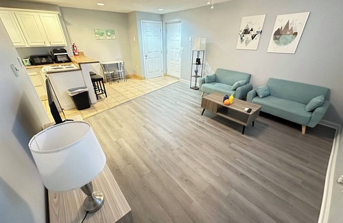 Franklin Apartment | 9 Fresh Getaway - with private washer and drier