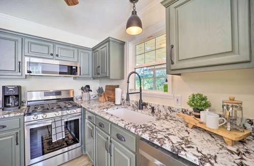 Newland House | 9 Mi to Sugar Mountain! Family Cabin w/Fire Pit