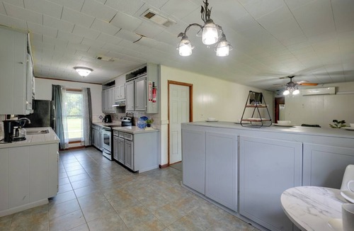 Newhebron Apartment | 9 Mi to Water Park: Silver Creek Gem w/Fireplace!