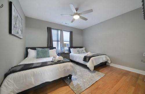 Third Ward House | 906 Westbrook B City Views Rooftop Hot Tub and Short Walk to Stadium