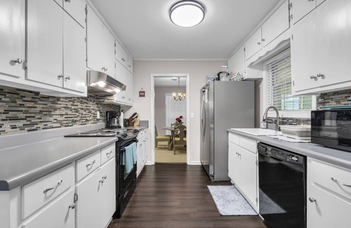 Starkville House | 913 Camphouse | Cozy MSU Home w/screened Patio