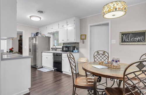 Starkville House | 913 Camphouse | Cozy MSU Home w/screened Patio
