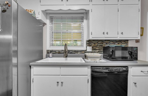Starkville House | 913 Camphouse | Cozy MSU Home w/screened Patio