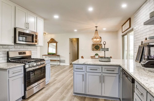 Fultondale House | 9mi to UAB & Birmingham, firepit, bottle of wine, 5 mi to Bill Noble Park, Pets