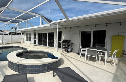Saint James City House | A 2B/2B Hidden Waterfront Gem in St James City!