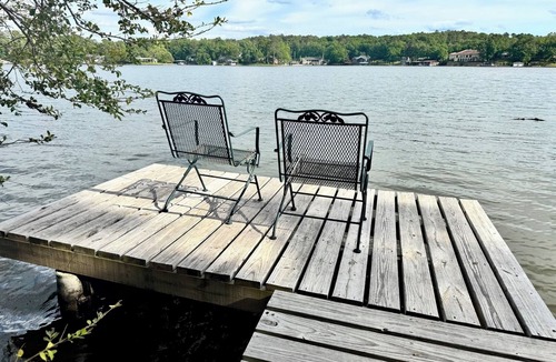 Hot Springs Cabin | A-ARKANSAS ROCKHOUND - Vintage Style, On the Lake-Swim-Fish-Docks-Pet Friendly!