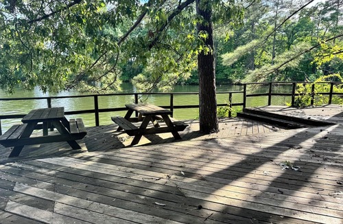 Hot Springs Cabin | A-ARKANSAS ROCKHOUND - Vintage Style, On the Lake-Swim-Fish-Docks-Pet Friendly!