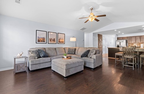 Lexington House | A Cozy & Quiet 3/2 near Downtown Lexington 15 minutes from horse parks!