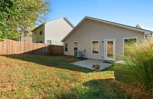 Lexington House | A Cozy & Quiet 3/2 near Downtown Lexington 15 minutes from horse parks!