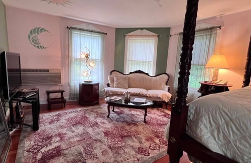 Marlinton Bed & Breakfast | A Fairytale Stay in the Fantasy Suite at Mountain Quest