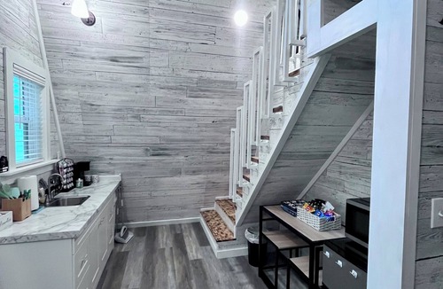 Cape Girardeau Cottage | A-Frame Cottage with Deck in Charming Inspiration Village