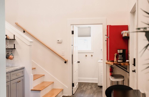 Honea Path House | A fun & happy guesthouse with a loft! Located 15 min. from Erskine College.