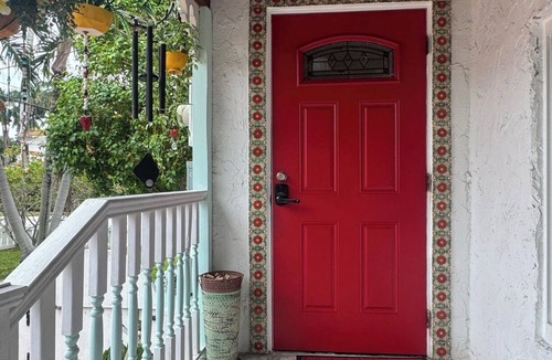 Downtown Hollywood Apartment | A magical garden retreat - Hollywood, Florida -1 mile to beach