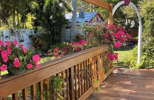 Downtown Hollywood Apartment | A magical garden retreat - Hollywood, Florida -1 mile to beach