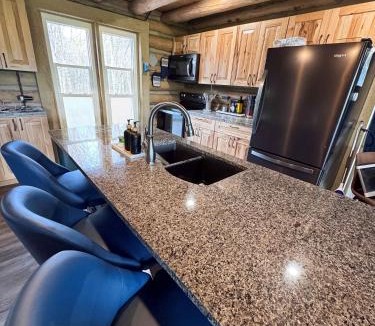 Shelbyville House | A Novel Stay 3 bed 2 bath log cabin in Shelbyville, IL
