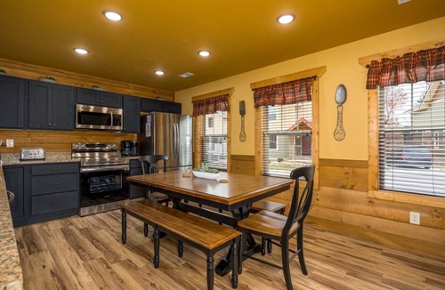 Gatlinburg Ski Chalet | A Time for Us –Private Indoor Pool, Game Room