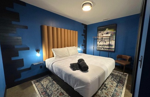 Downtown Louisville Hotel | A12 The Lower NHS Pick 6 Suite
