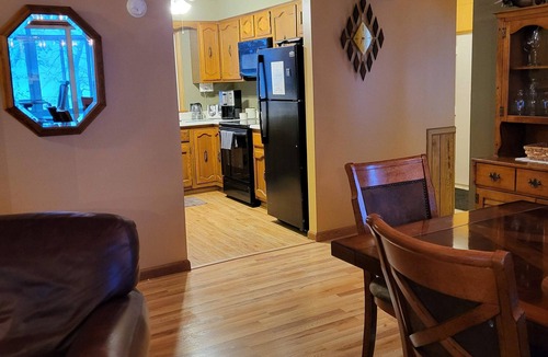 Rose City House | Abbott Lake House: Summer Waterfront Paradise for the Whole Family