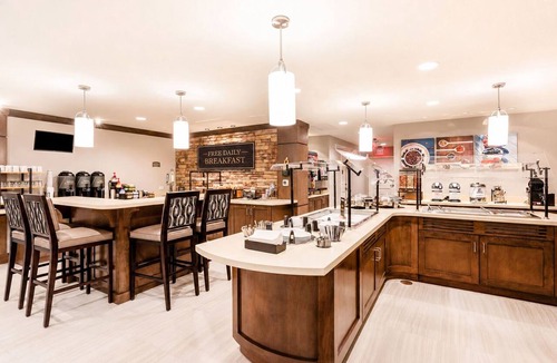 Hollywood Apartment | Accessible 2BR Suite w/Free Breakfast | Near FLL!