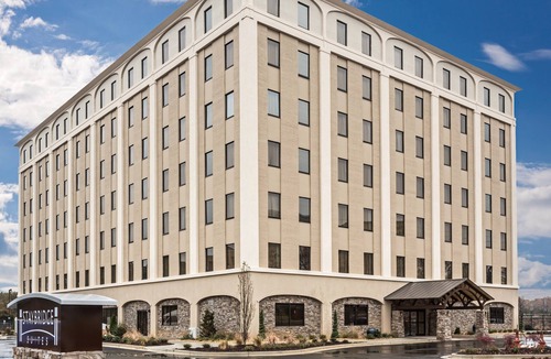Eagan Park Apartment | Accessible King Studio Near ATL | Free Breakfast + Gym