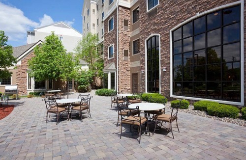 West Bloomington Apartment | Accessible Studio | Free Breakfast, Pool & Hot Tub
