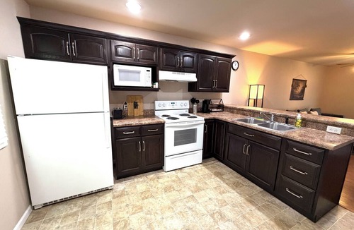 Mount Carmel Apartment | ACE STAYS -Modern 1BR townhouse in Mount Carmel