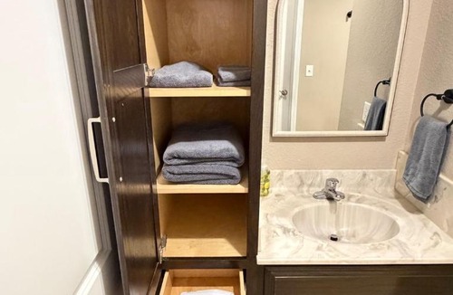 Mount Carmel Apartment | Ace Stays Mt Carmel # 10
