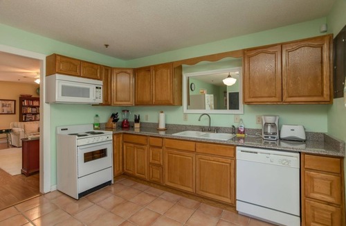 Pigeon Forge Cottage | Across from Dollywood w/FREE Dollywood ticket, pets ok w/fee, arcade, hot tub