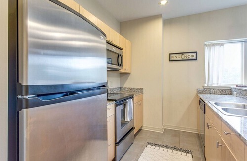 Edgehill Condo | Across from Vanderbilt - Furnished 1BR - Balcony, Parking, Laundry, WiFi, Pet Friendly - 6 mth min