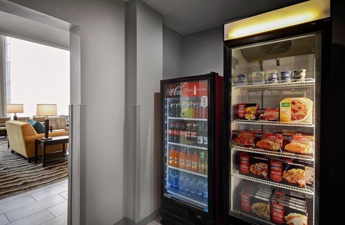 Holland Apartment | ADA 2-Queen 1-Bed Suite w/Breakfast
