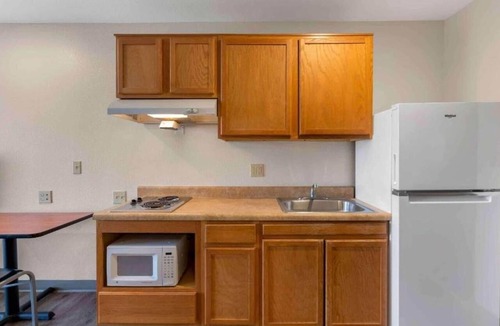 Pelham Apartment | ADA Stay| Studio 6 Pelham|1 Bed| Tub | Kitchen | Nsmk