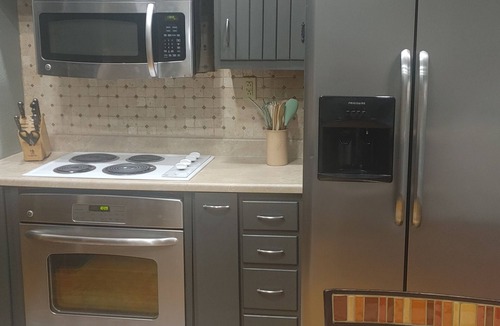 Cumberland Apartment | Adorable 1-bedroom apartment with AC in charming Cumberland
