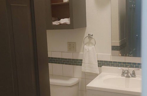 Cumberland Apartment | Adorable 1-bedroom apartment with AC in charming Cumberland