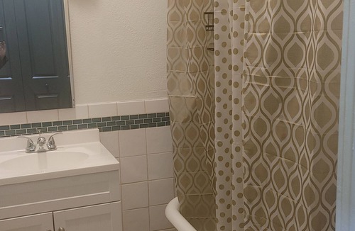Cumberland Apartment | Adorable 1-bedroom apartment with AC in charming Cumberland