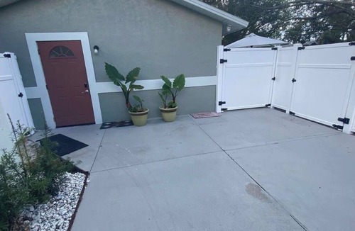 Newtown Cottage | Adorable 1-bedroom cottage in sunny Sarasota