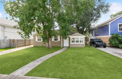 Milneburg House | Adorable 2bd/2ba Home w/Yard in Gentilly