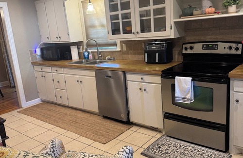 Van Buren House | Adorable and cozy 3-bedroom house in Van Buren close to everything!