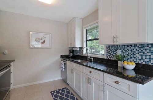Indian Beach Sapphire Shores Cottage | Adorable Brach Cottage Bungalow in Sunny Sarasota