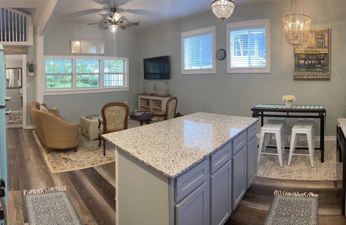 Natchez House | Adorable Downtown Carriage House Cottage