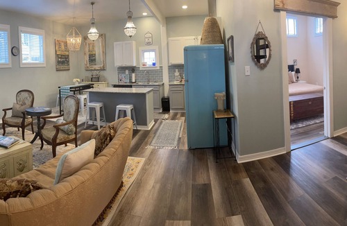 Natchez House | Adorable Downtown Carriage House Cottage
