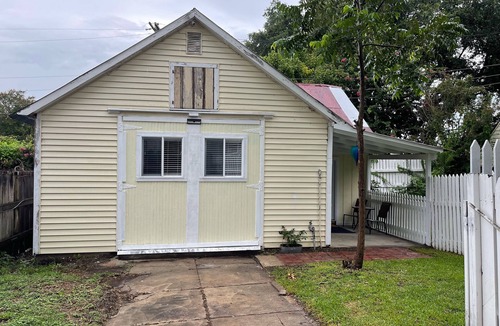 Natchez House | Adorable Downtown Carriage House Cottage