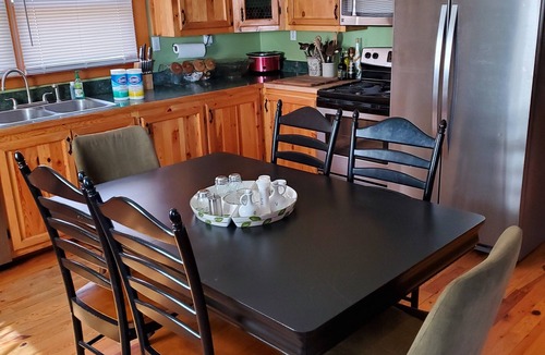 Maurertown House | Adorable Log Home Surrounded by GWNF and Hiking Trails. Peace and Privacy!