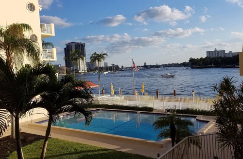 Central Beach Condo | Adorable 'Melrose Place' style condo on Intercoastal Waterway 1 Block From Beach