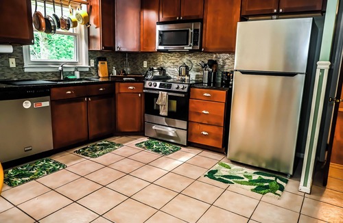 Southwestern House | Adults Only - Cozy, Kinky Hideaway Perfect for Couples