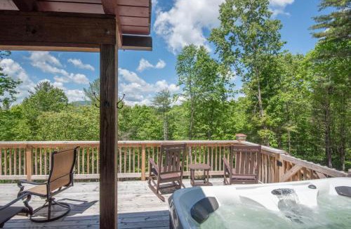 Jefferson House | Adventure Cabin! Fire Pit, State Park, Fishing, Mtn Views, Hot Tub, WiFi